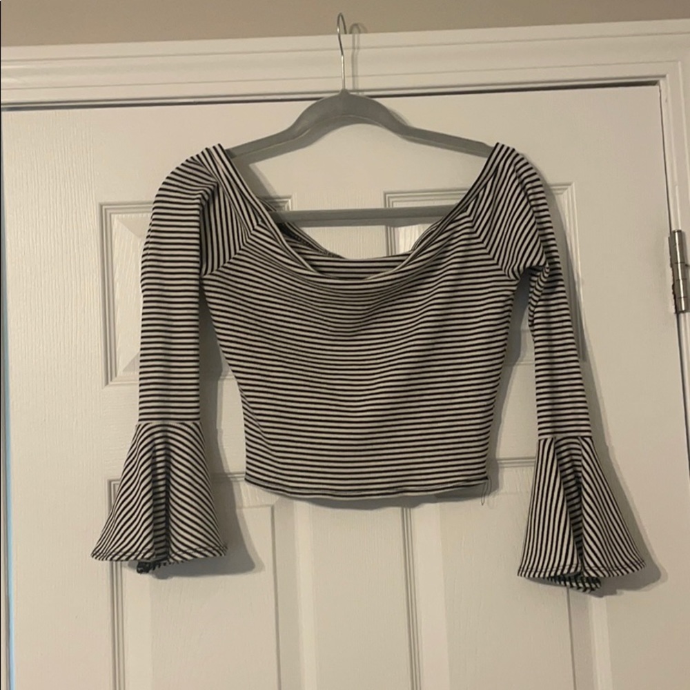Slim fitting, striped crop-top